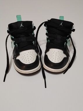 Air Jordan 1 Mid TD Sneakers For Toddlers Sz 5